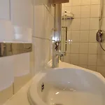 Amadelodge *