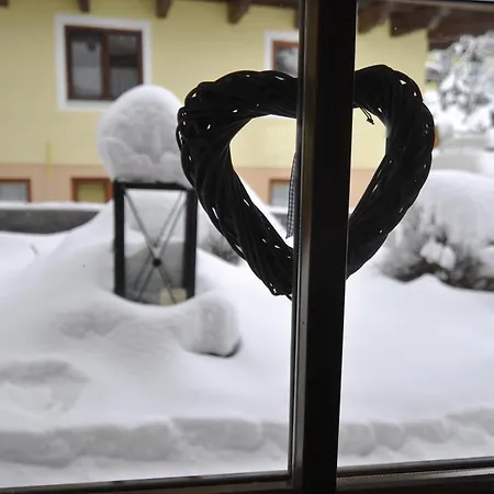 アパート Amadelodge