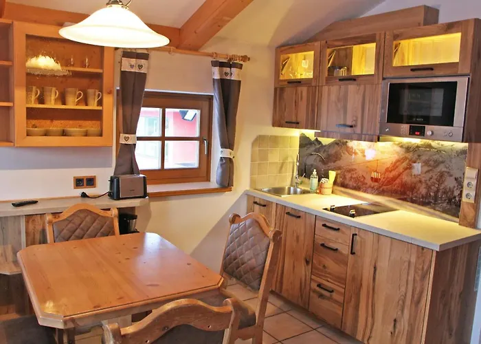 Amadelodge アパート *