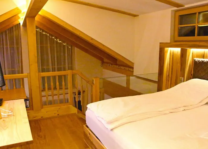 Amadelodge アパート