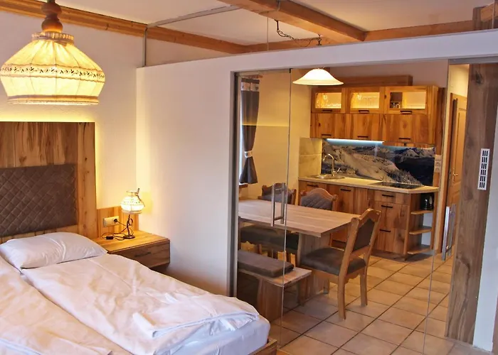 Amadelodge アパート